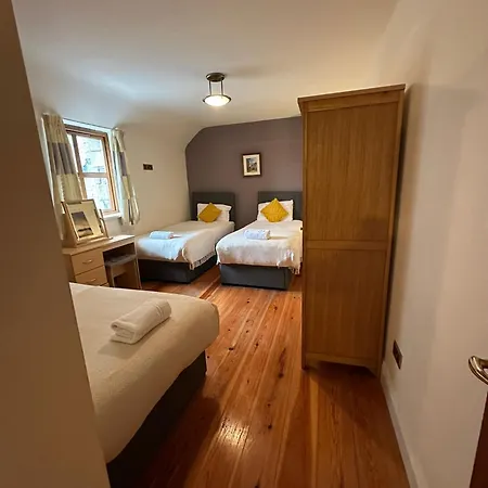 7 Clos Na Feirme Four Bedroom House With Hot Tub Holiday home Galway