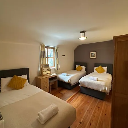 7 Clos Na Feirme Four Bedroom House With Hot Tub Holiday home Galway