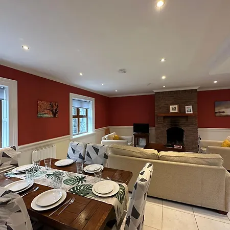 Сasa de vacaciones 7 Clos Na Feirme Four Bedroom House With Hot Tub Galway