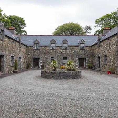 7 Clos Na Feirme Four Bedroom House With Hot Tub Holiday home