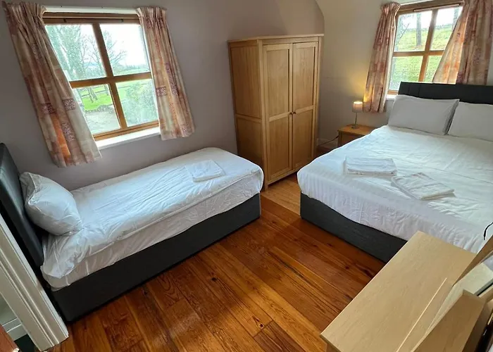 Сasa de vacaciones 7 Clos Na Feirme Four Bedroom House With Hot Tub