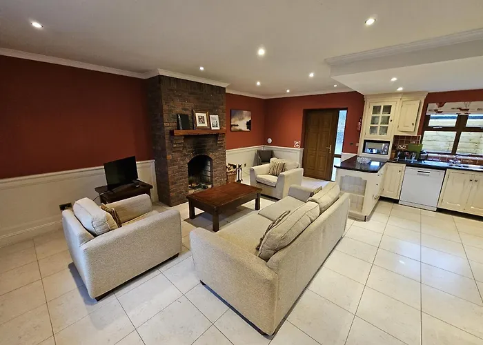 Сasa de vacaciones 7 Clos Na Feirme Four Bedroom House With Hot Tub