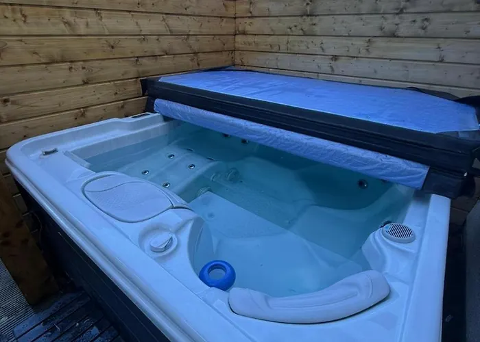 7 Clos Na Feirme Four Bedroom House With Hot Tub * Galway