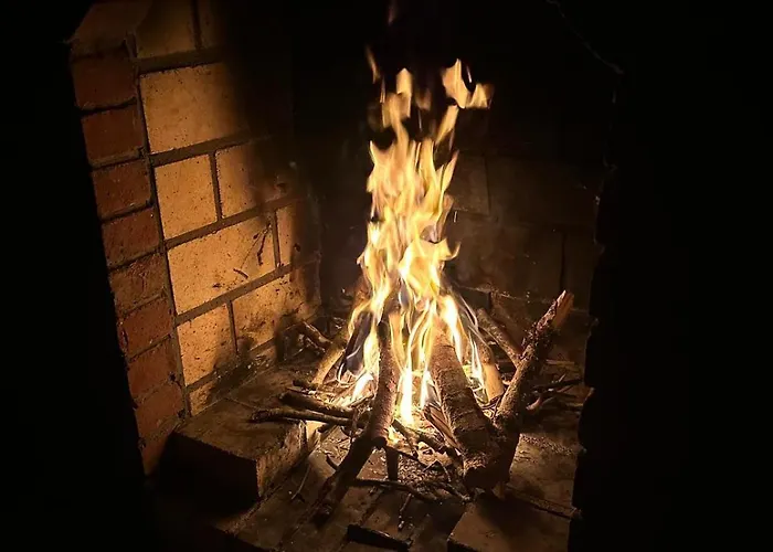 7 Clos Na Feirme Four Bedroom House With Hot Tub *