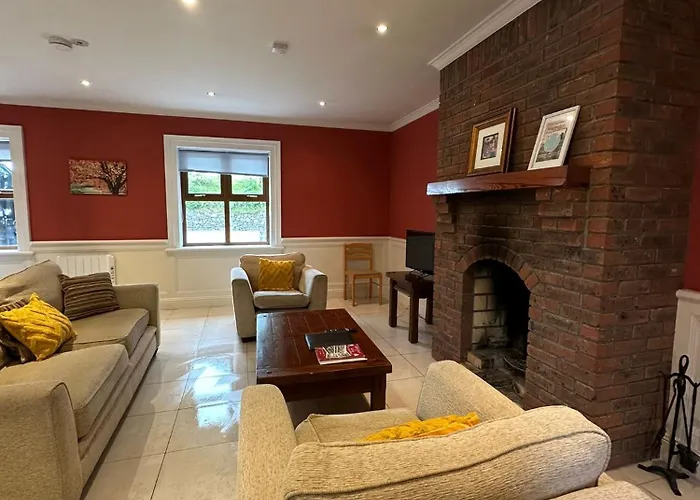 7 Clos Na Feirme Four Bedroom House With Hot Tub *