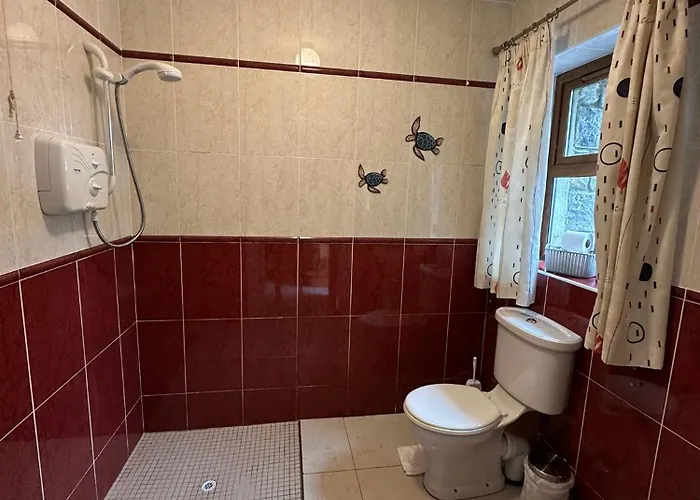 7 Clos Na Feirme Four Bedroom House With Hot Tub * Galway